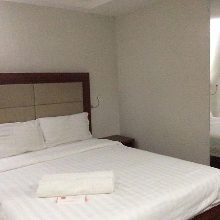 Cherry Midtown Hotel Олонгапо Стая снимка