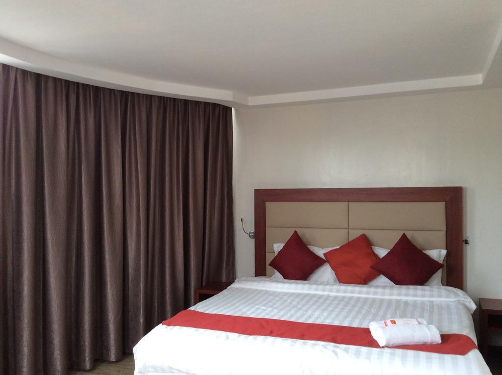 Cherry Midtown Hotel Олонгапо Стая снимка
