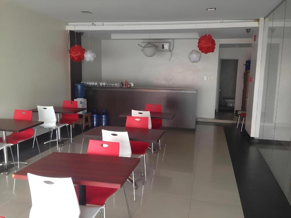 Cherry Midtown Hotel Олонгапо Екстериор снимка