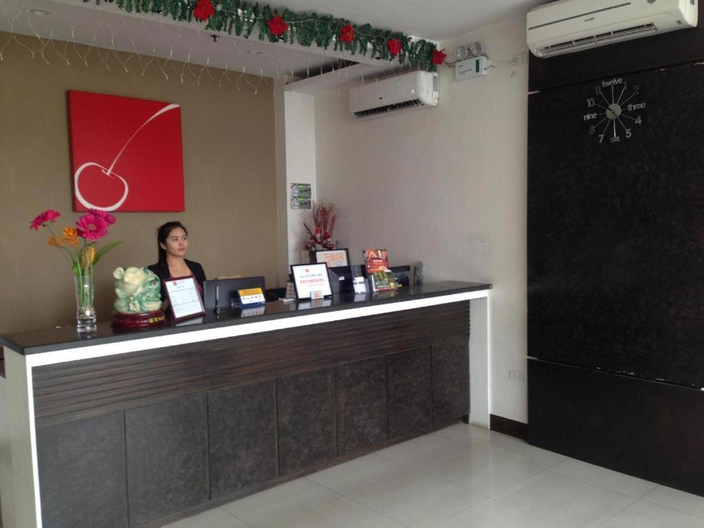 Cherry Midtown Hotel Олонгапо Екстериор снимка