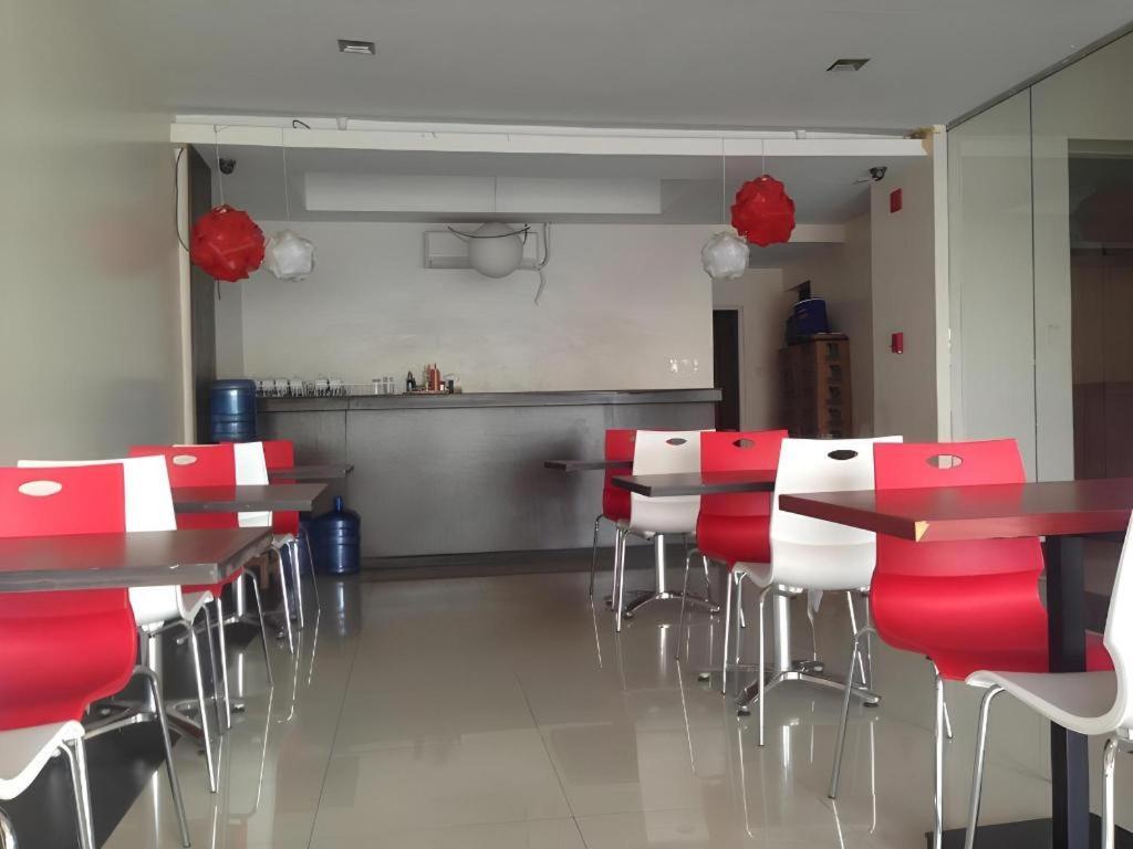 Cherry Midtown Hotel Олонгапо Екстериор снимка