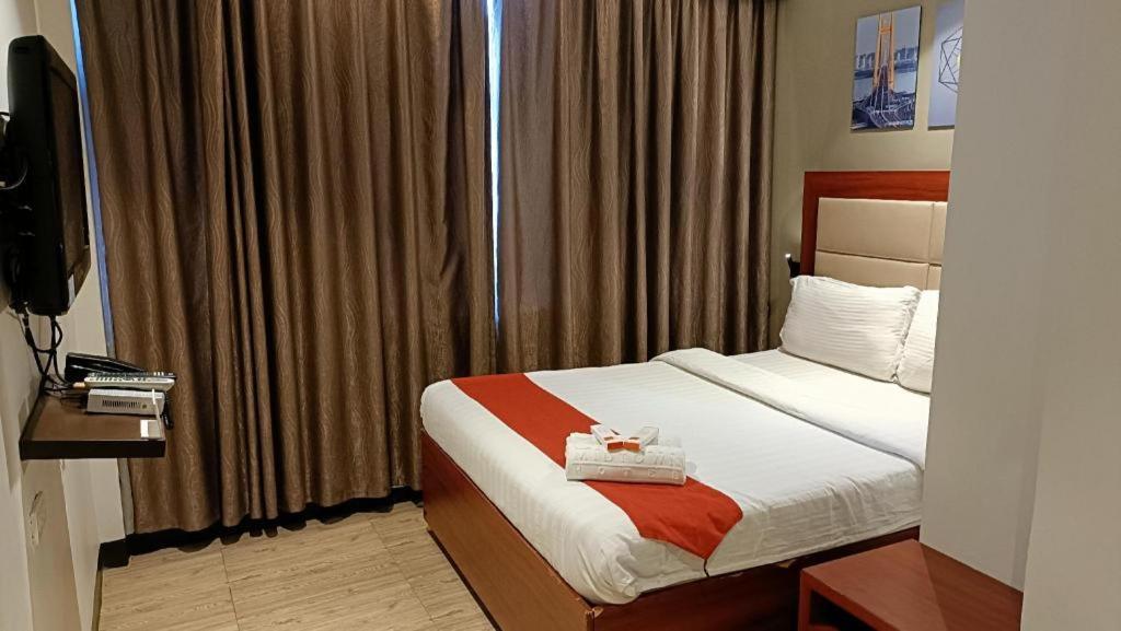 Cherry Midtown Hotel Олонгапо Екстериор снимка