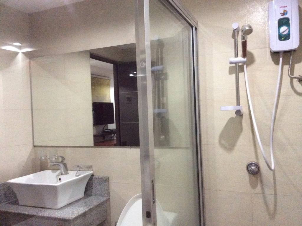 Cherry Midtown Hotel Олонгапо Стая снимка