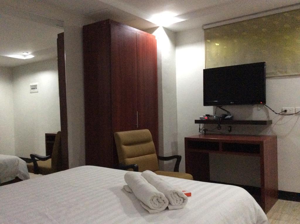 Cherry Midtown Hotel Олонгапо Стая снимка