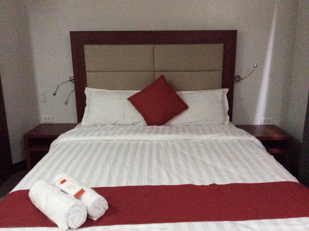 Cherry Midtown Hotel Олонгапо Стая снимка
