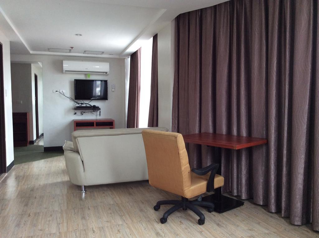Cherry Midtown Hotel Олонгапо Стая снимка
