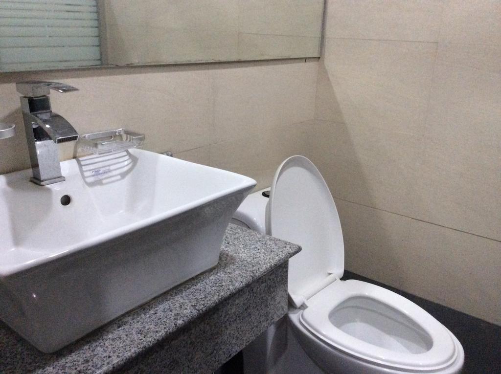 Cherry Midtown Hotel Олонгапо Стая снимка