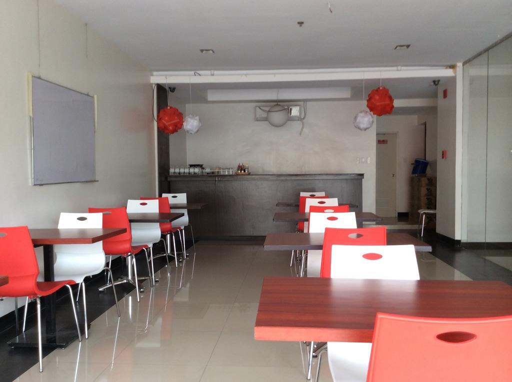 Cherry Midtown Hotel Олонгапо Екстериор снимка
