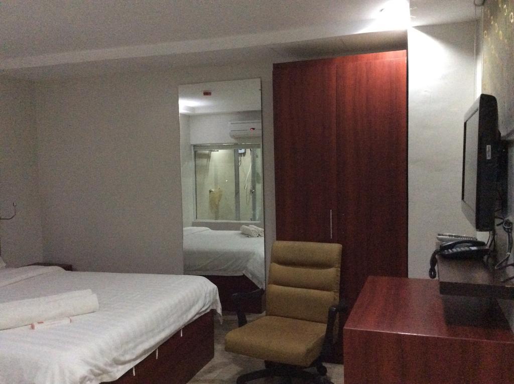 Cherry Midtown Hotel Олонгапо Стая снимка