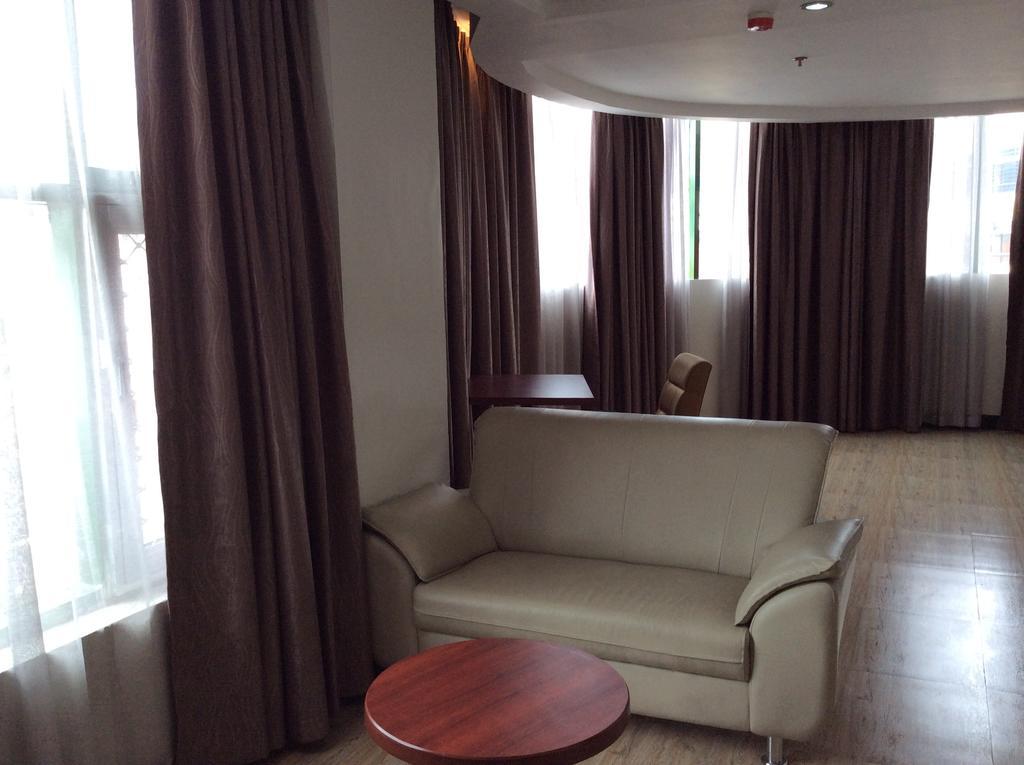 Cherry Midtown Hotel Олонгапо Стая снимка
