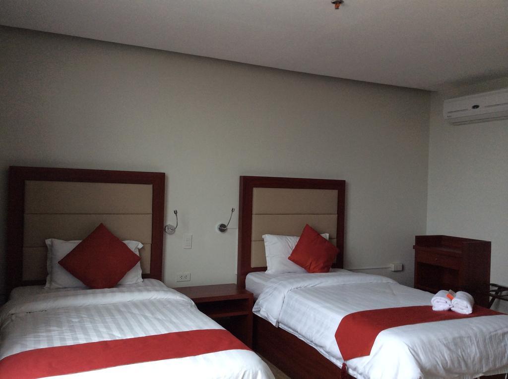 Cherry Midtown Hotel Олонгапо Стая снимка